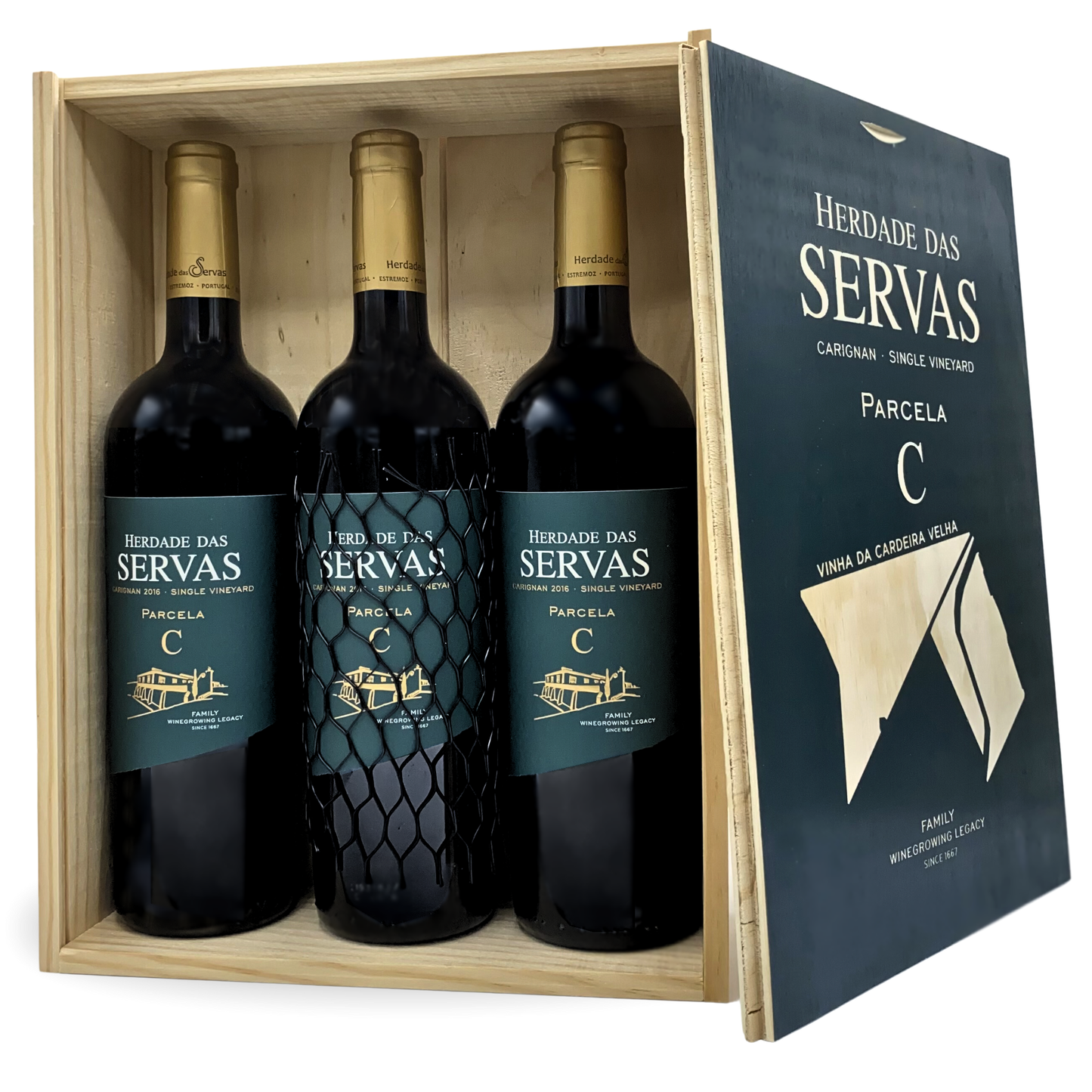 HERDADE DAS SERVAS PARCELA C: Rotwein vom Weingut Herdade das Servas aus der Region Estremoz – Alentejo/Portugal. 3er-Set in Holzkiste