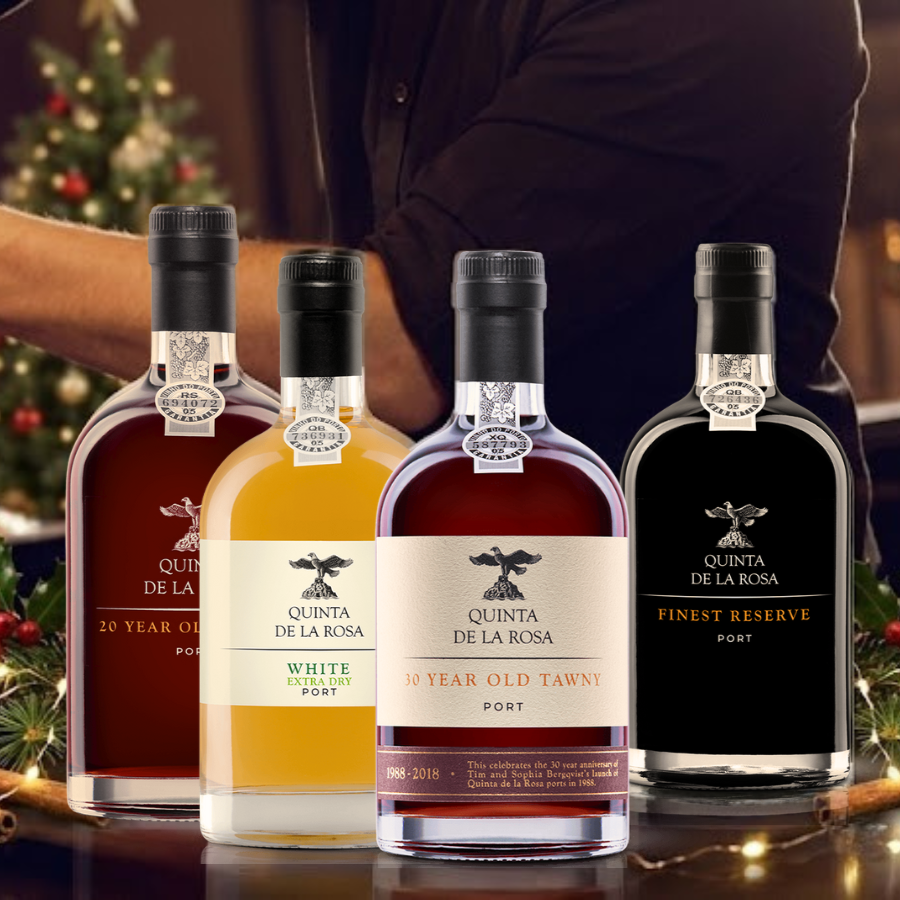 Portweine vom Weingut Quinta de la Rosa - erhältlich bei der Vinho Bar in Wuppertal. Im Bild sind Personen in einer Bar zu sehen und ein Barkeeper, der einen Cocktail mixt.