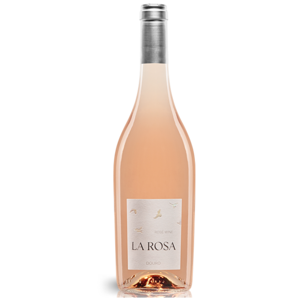 Eine Flasche  Roséwein vom Weingut Quinta de la Rosa.