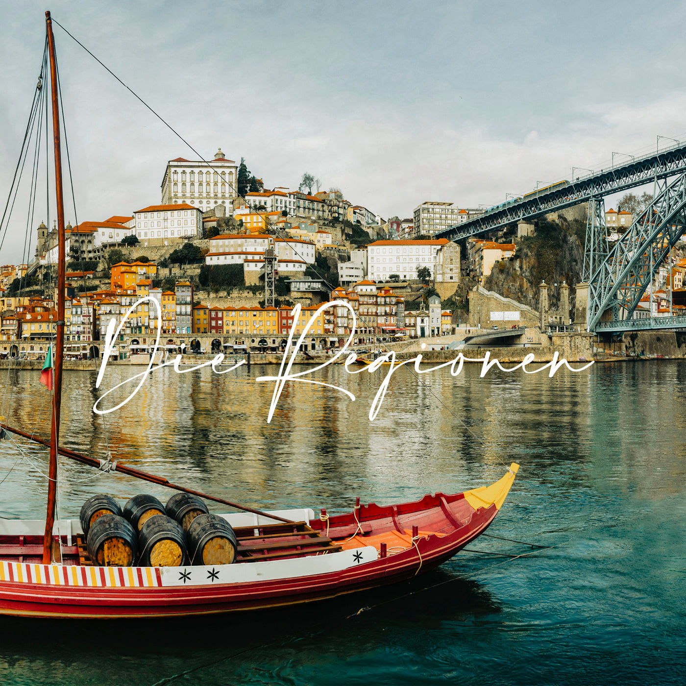 Rabelo, traditionelle Boote auf dem Douro Fluss im Hafen von Porto. Headerbild für die Vinho Bar Regionen.