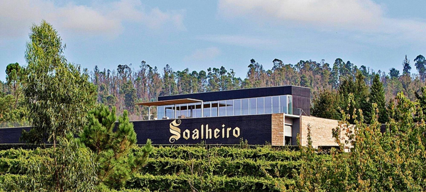 Blick auf das Weingut Quinta da Soalheiro in der Region Vinho Verde, Mino, Lima Tal / Portugal. 