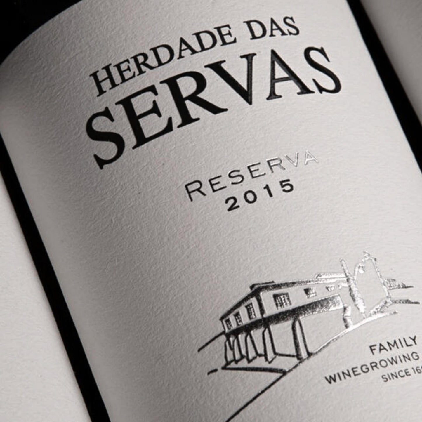 
                  
                    HERDADE DAS SERVAS RESERVA: Rotwein vom Weingut Herdade das Servas aus der Region Estremoz – Alentejo/Portugal.
                  
                