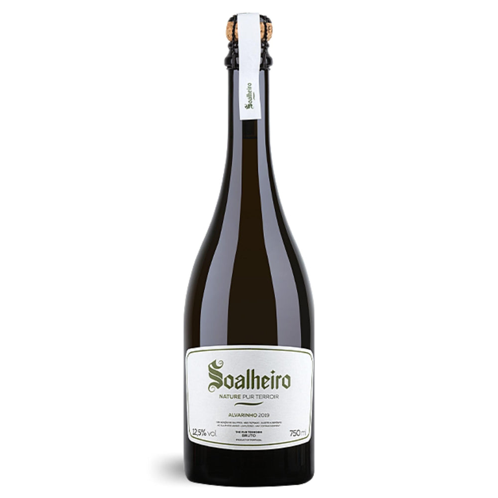 
                  
                    Alvarinho Espumante Natur, trockener Schaumwein vom Weingut Quinta da Soalheiro aus der Region Vinho Verde, Subregion Moncao e Melgaco / Portugal.
                  
                
